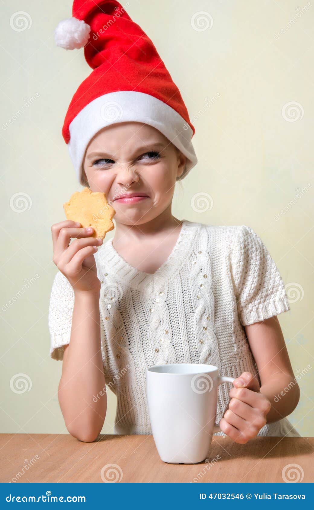 ÃÂ¡ute girl in santa claus hat eat cookies.